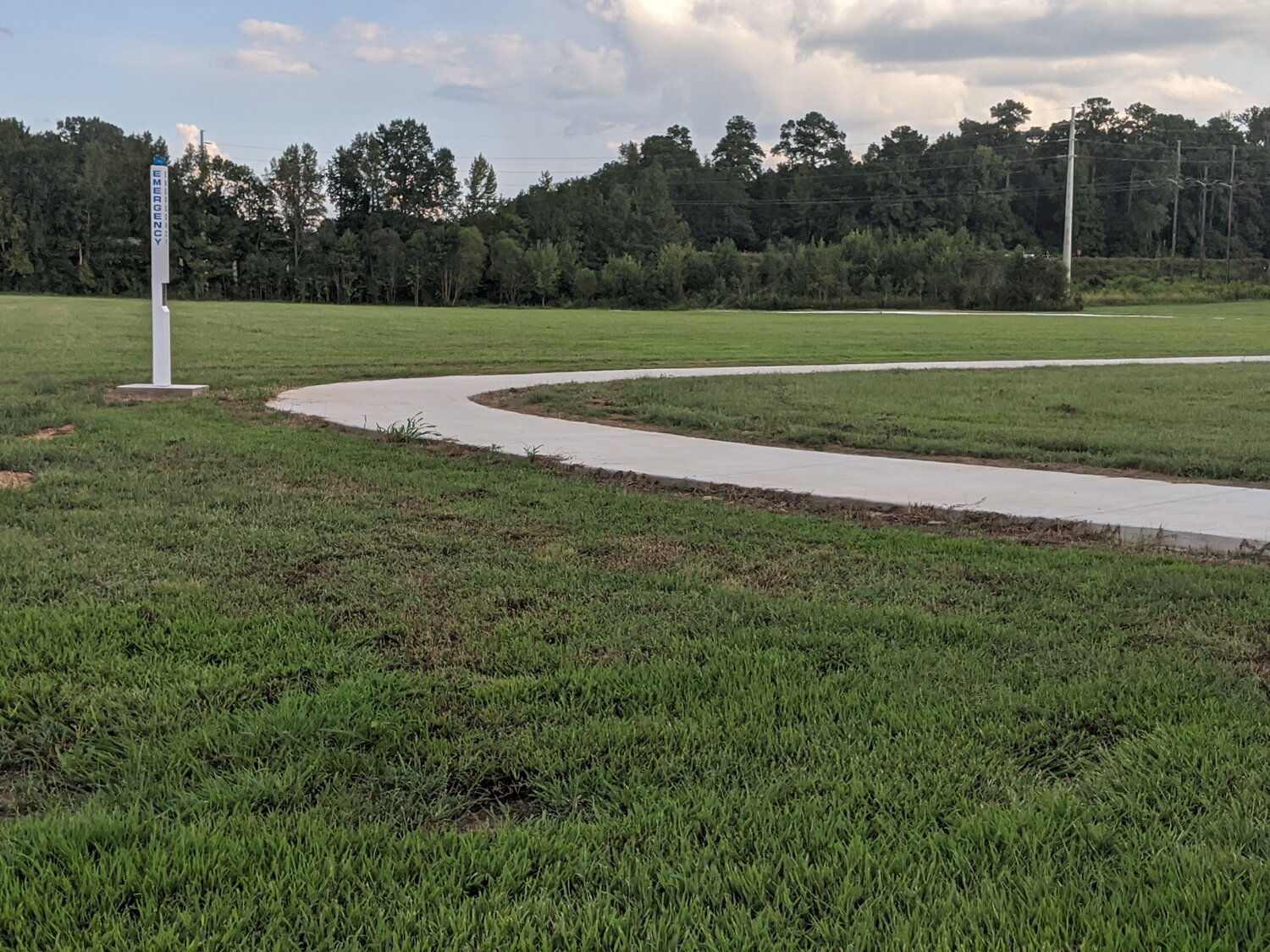 veteransparktrail Paved Trail in the middle of cut green grass at Veterans Park Loop Trail
